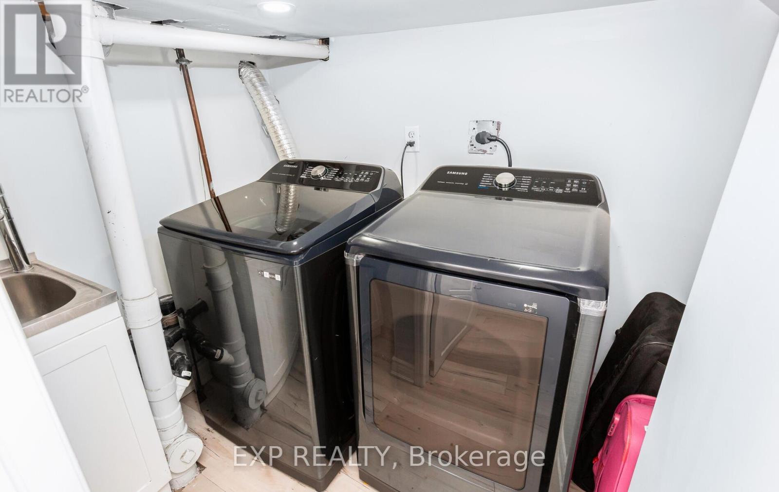 70 Grover Road, Brampton, ON - Indoor Photo Showing Laundry Room