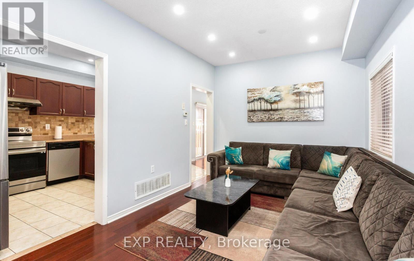 70 Grover Road, Brampton, ON - Indoor Photo Showing Living Room