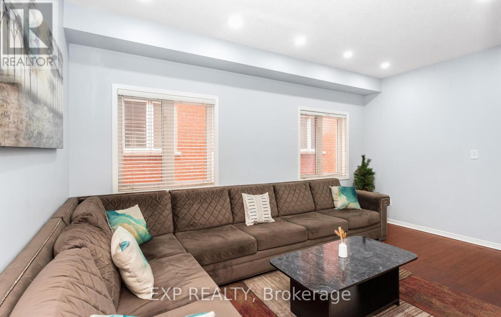 70 Grover Road, Brampton, ON - Indoor Photo Showing Living Room