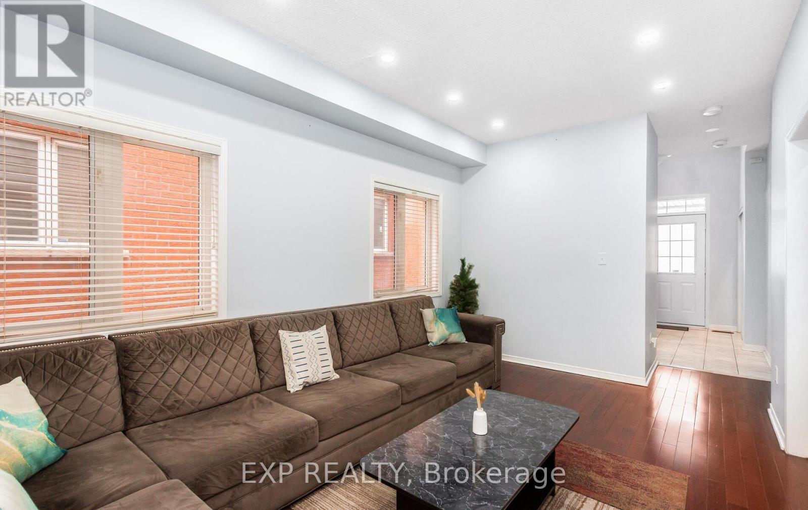 70 Grover Road, Brampton, ON - Indoor Photo Showing Living Room