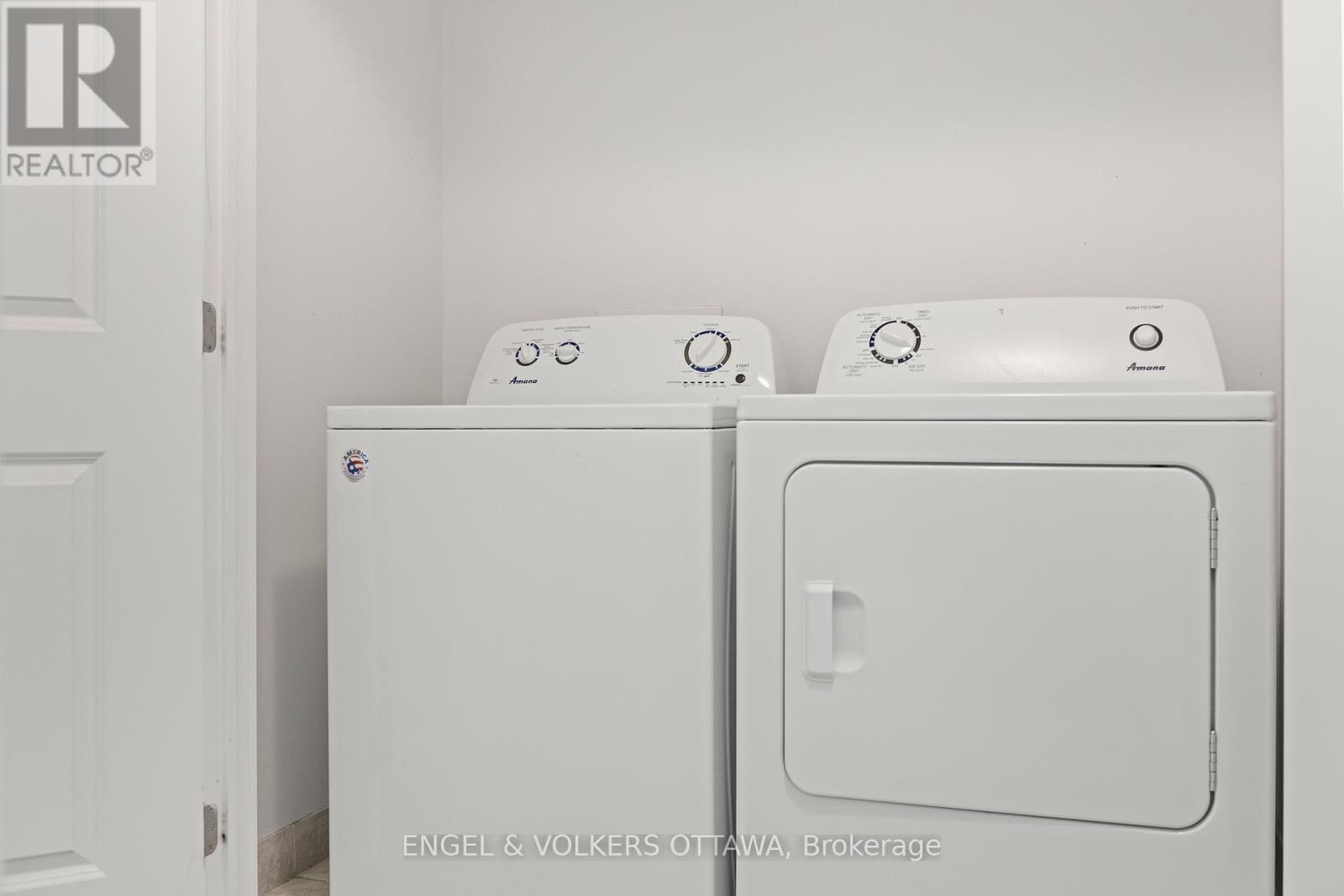 430 Markdale Terrace, Ottawa, ON - Indoor Photo Showing Laundry Room