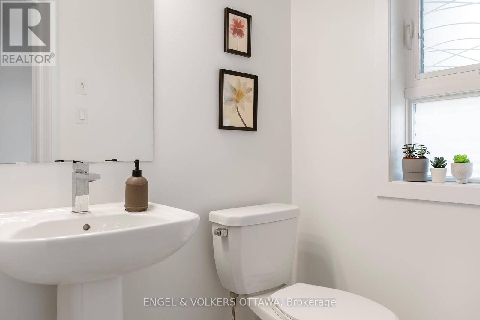 430 Markdale Terrace, Ottawa, ON - Indoor Photo Showing Bathroom