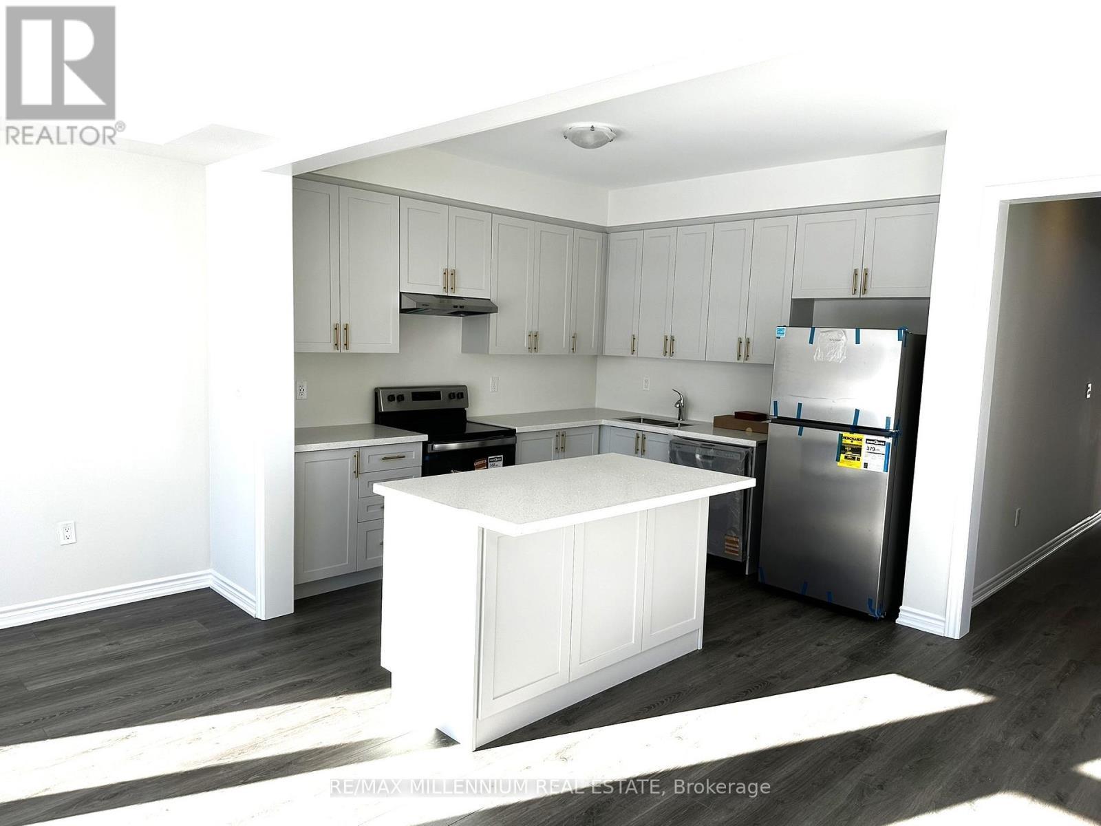 103 Watts Mews, Kawartha Lakes, ON - Indoor Photo Showing Kitchen