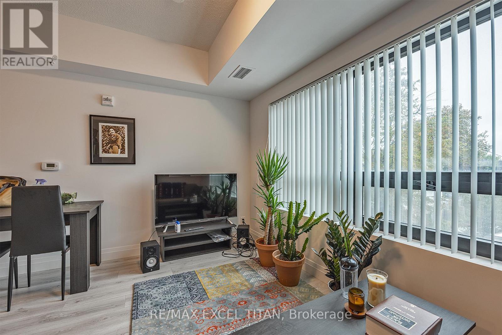 227 - 652 Princess Street, Kingston, ON - Indoor