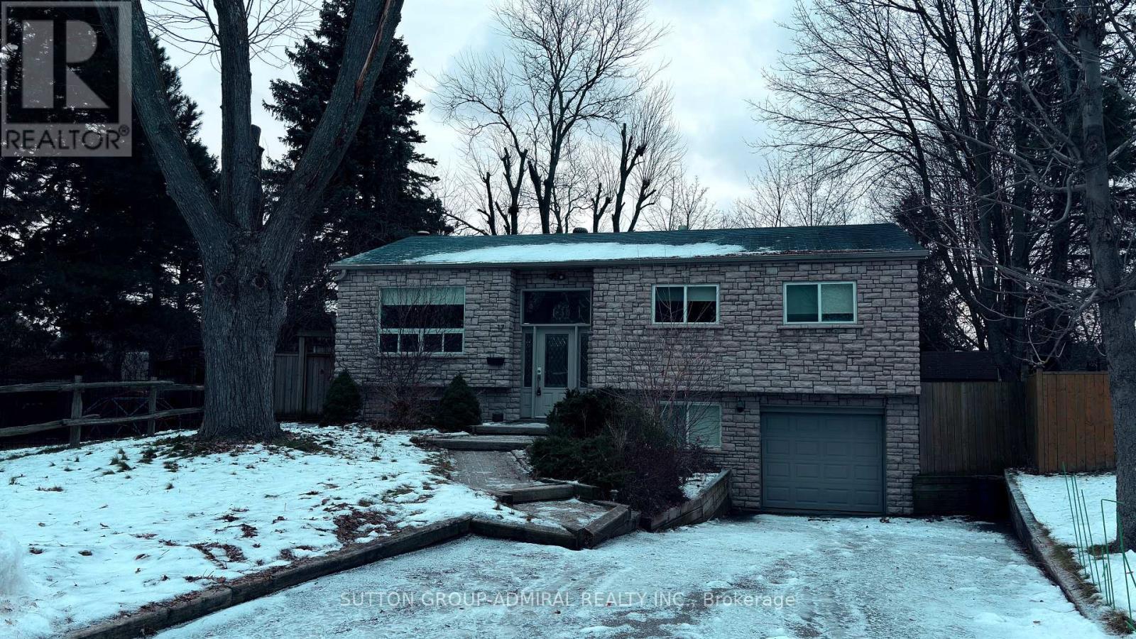 17 Law Crescent S, Richmond Hill, ON - Outdoor