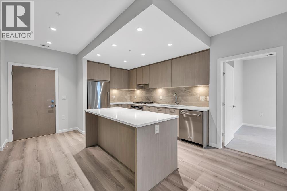 304 629 Cottonwood Avenue, Coquitlam, BC - Indoor Photo Showing Kitchen With Upgraded Kitchen
