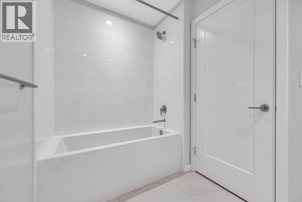 304 629 Cottonwood Avenue, Coquitlam, BC - Indoor Photo Showing Bathroom