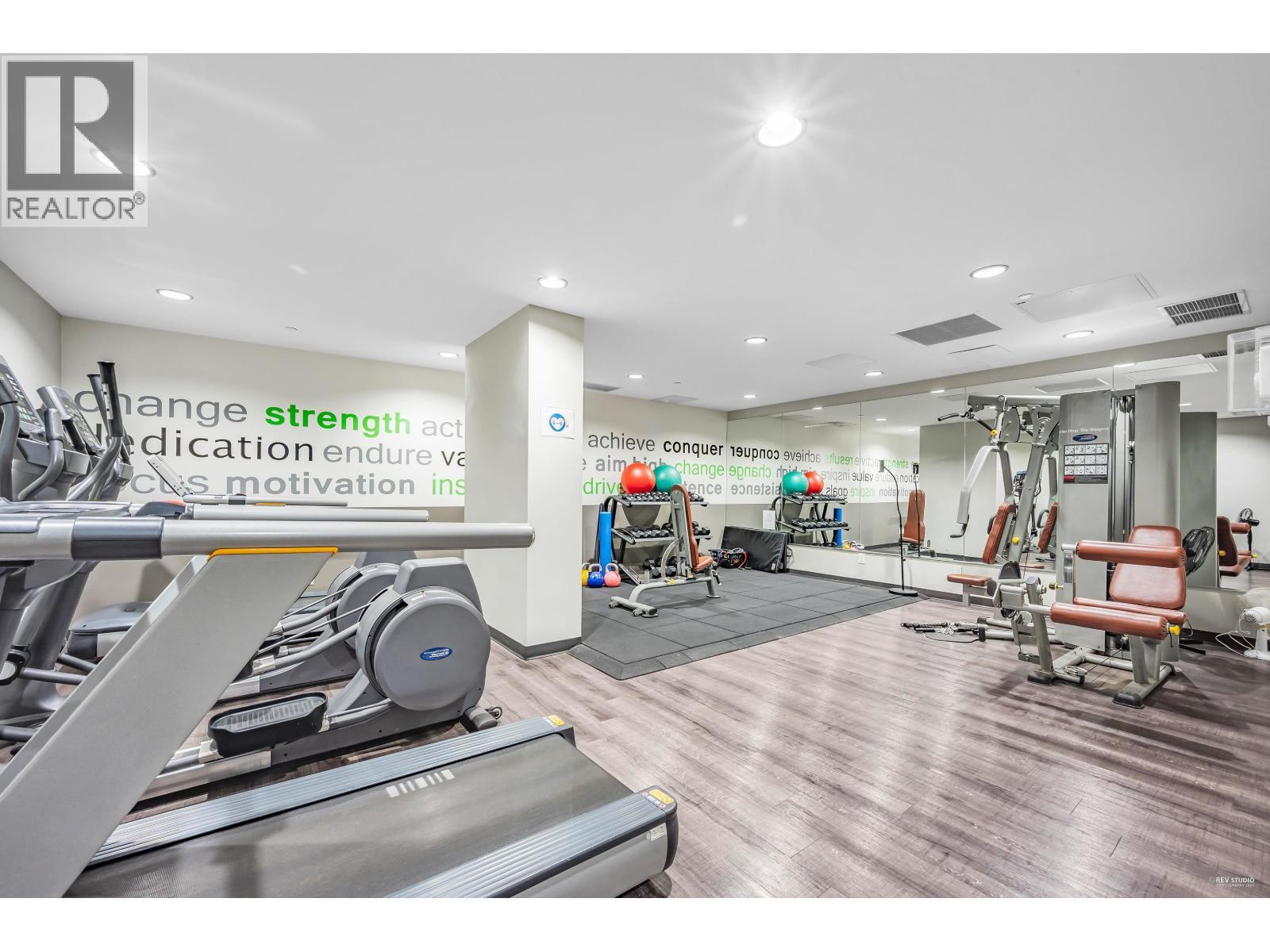 1306 188 Agnes Street, New Westminster, BC - Indoor Photo Showing Gym Room