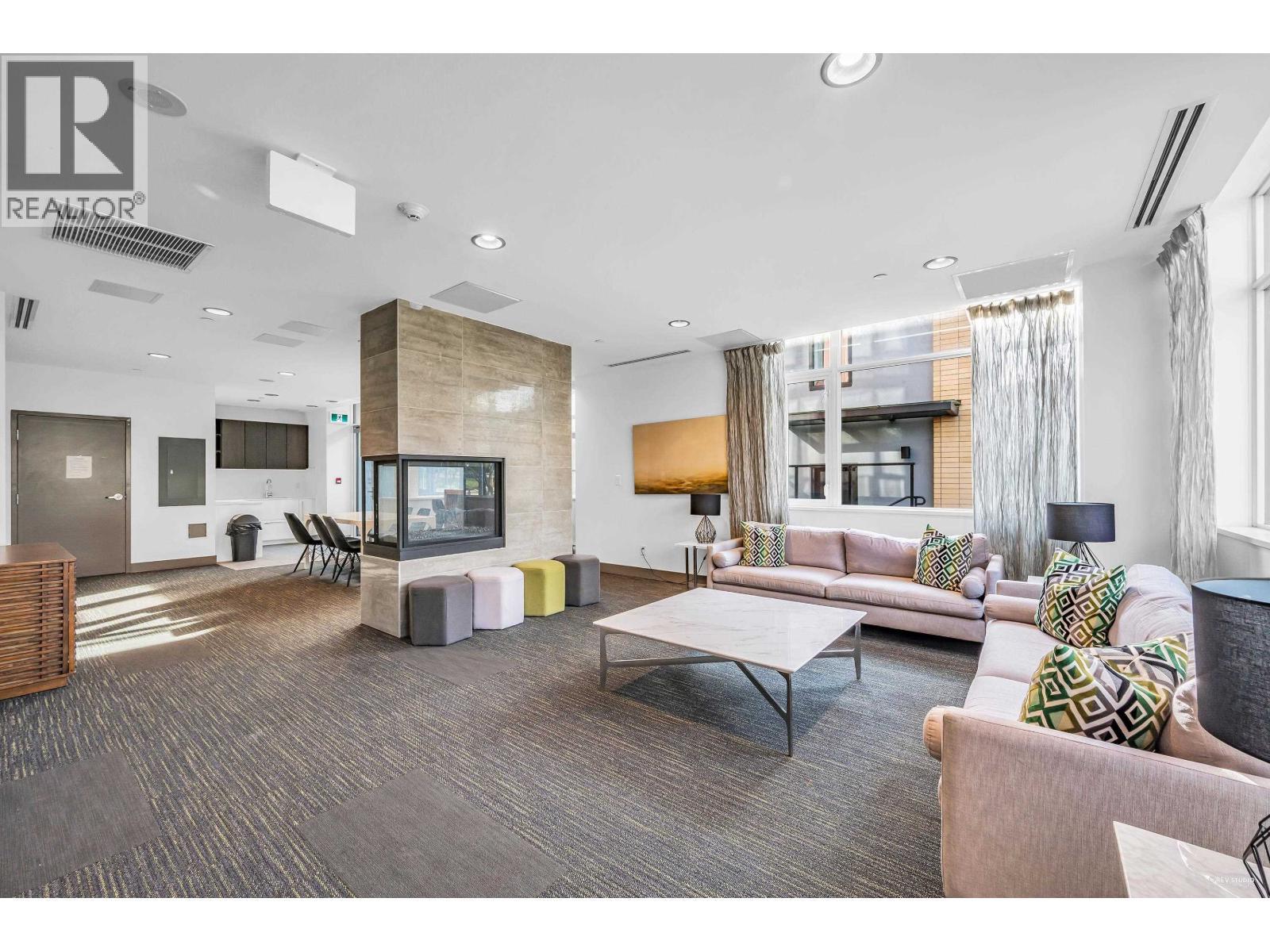 1306 188 Agnes Street, New Westminster, BC - Indoor Photo Showing Living Room With Fireplace