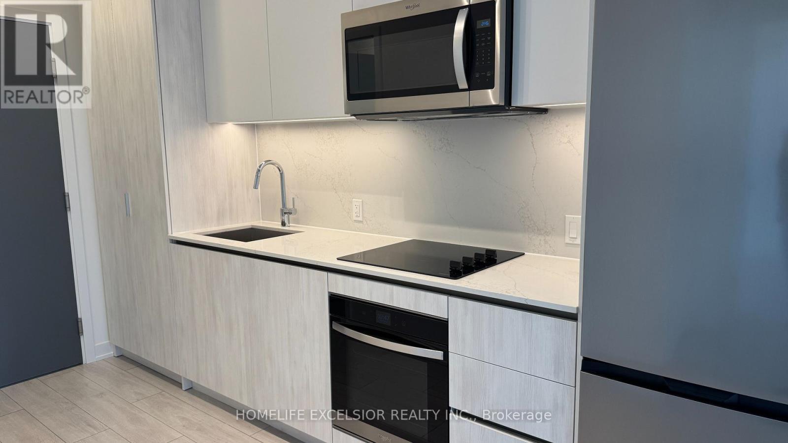 1226 - 5858 Yonge Street, Toronto, ON - Indoor Photo Showing Kitchen