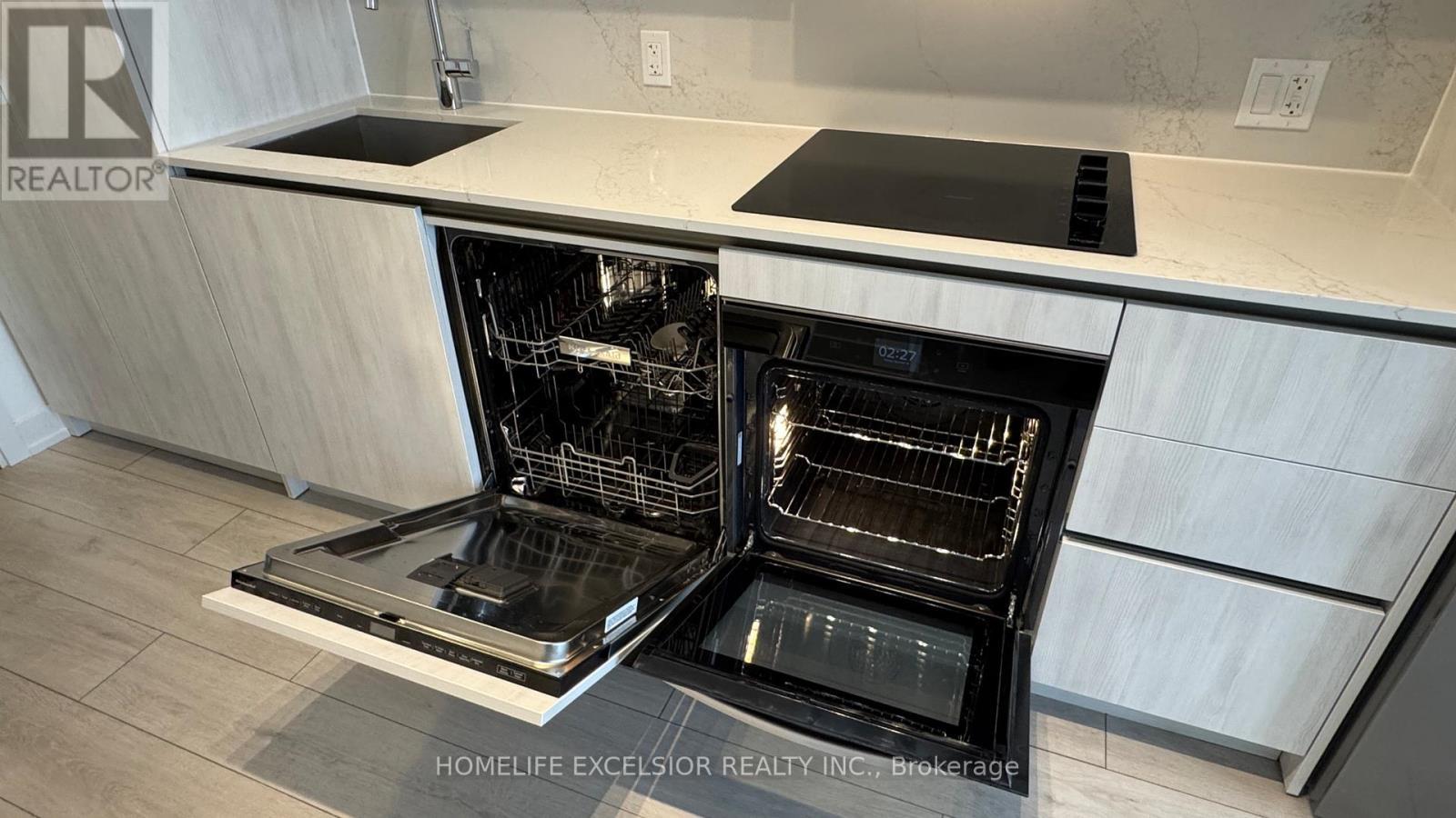 1226 - 5858 Yonge Street, Toronto, ON - Indoor Photo Showing Kitchen