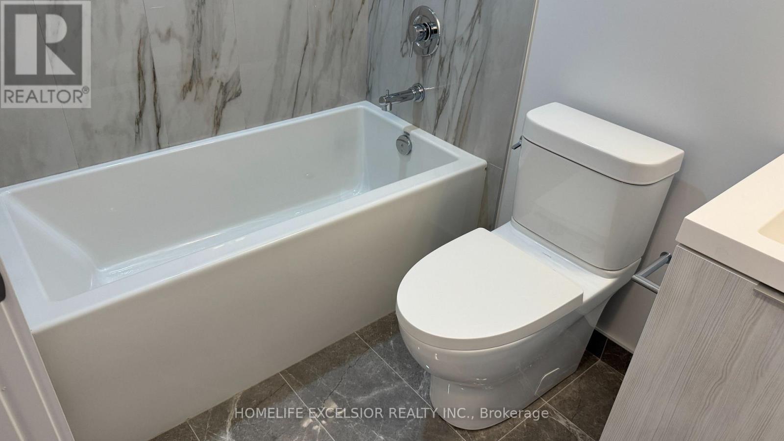 1226 - 5858 Yonge Street, Toronto, ON - Indoor Photo Showing Bathroom