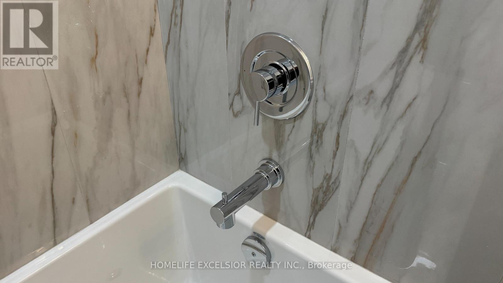 1226 - 5858 Yonge Street, Toronto, ON - Indoor Photo Showing Bathroom