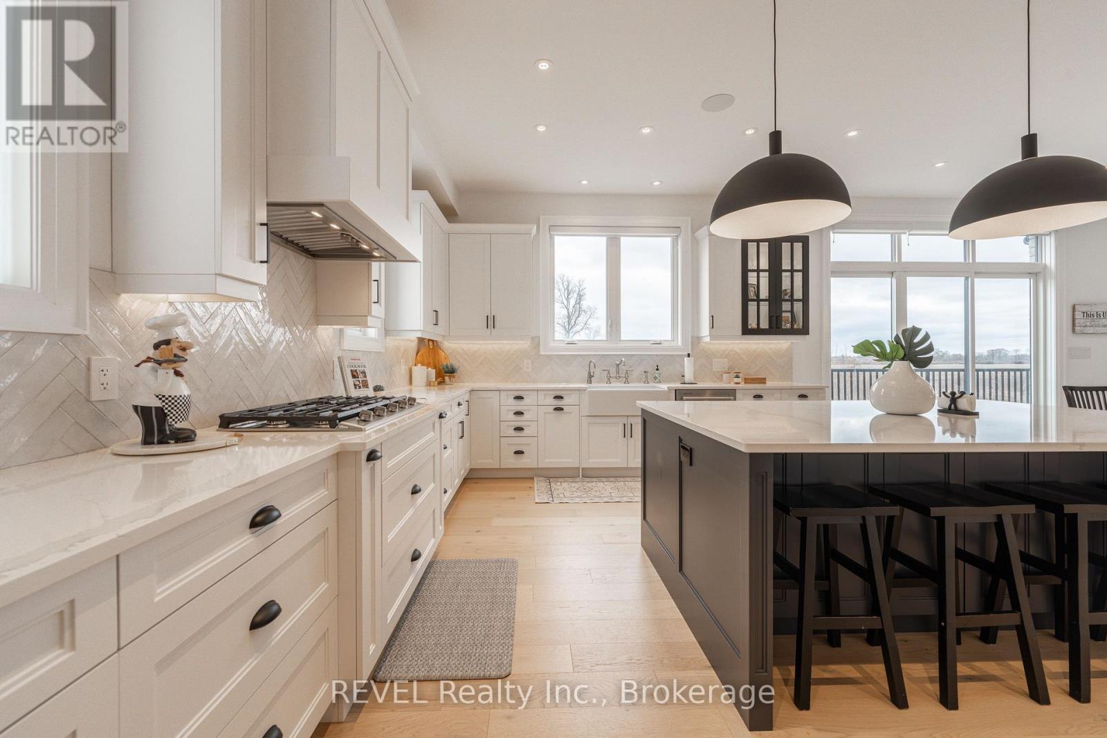 7515 Sherrilee Crescent, Niagara Falls (Brown), ON - Indoor Photo Showing Kitchen With Upgraded Kitchen
