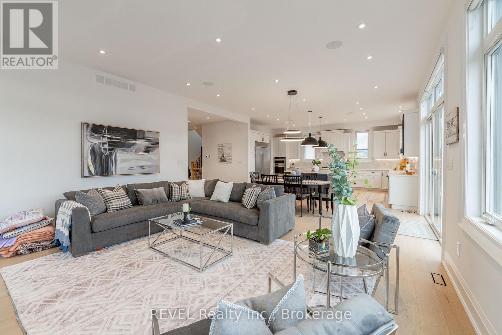 7515 Sherrilee Crescent, Niagara Falls (Brown), ON - Indoor Photo Showing Living Room