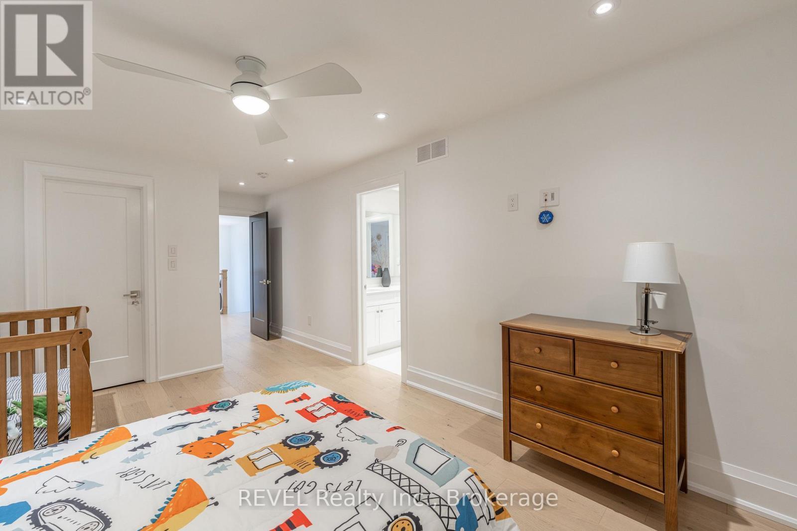 7515 Sherrilee Crescent, Niagara Falls (Brown), ON - Indoor Photo Showing Bedroom