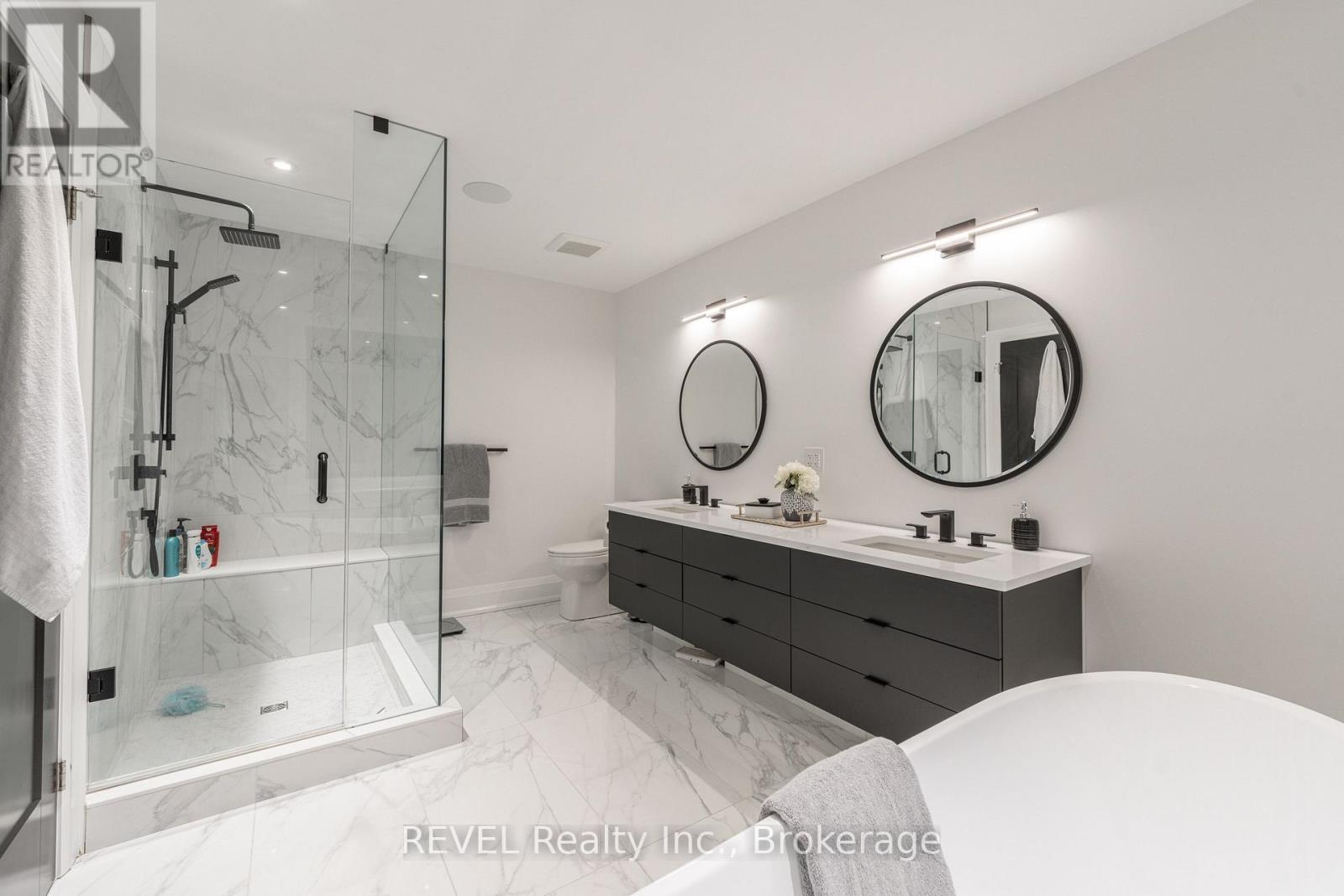 7515 Sherrilee Crescent, Niagara Falls (Brown), ON - Indoor Photo Showing Bathroom