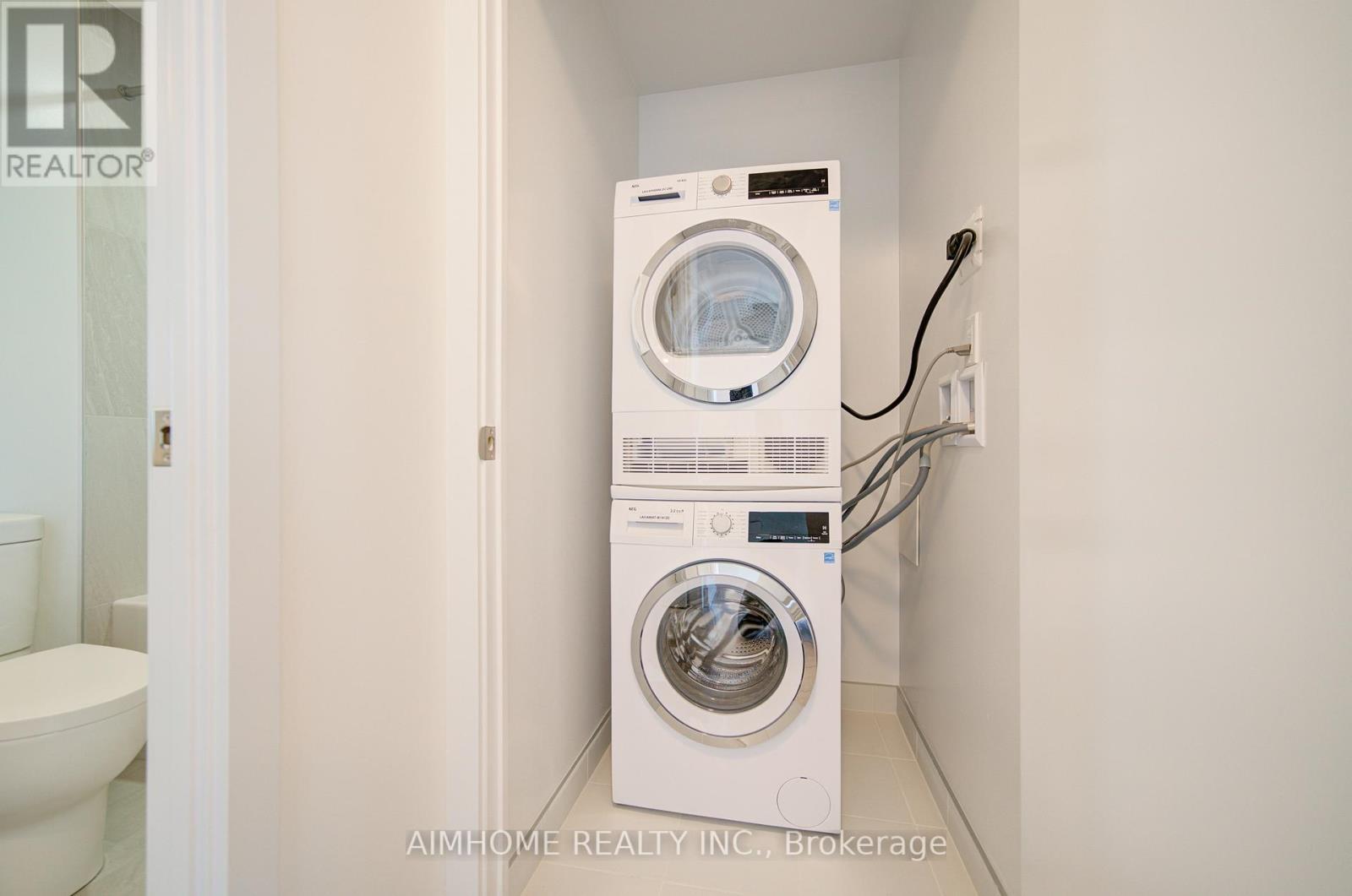 1125 - 5858 Yonge St Street, Toronto, ON - Indoor Photo Showing Laundry Room