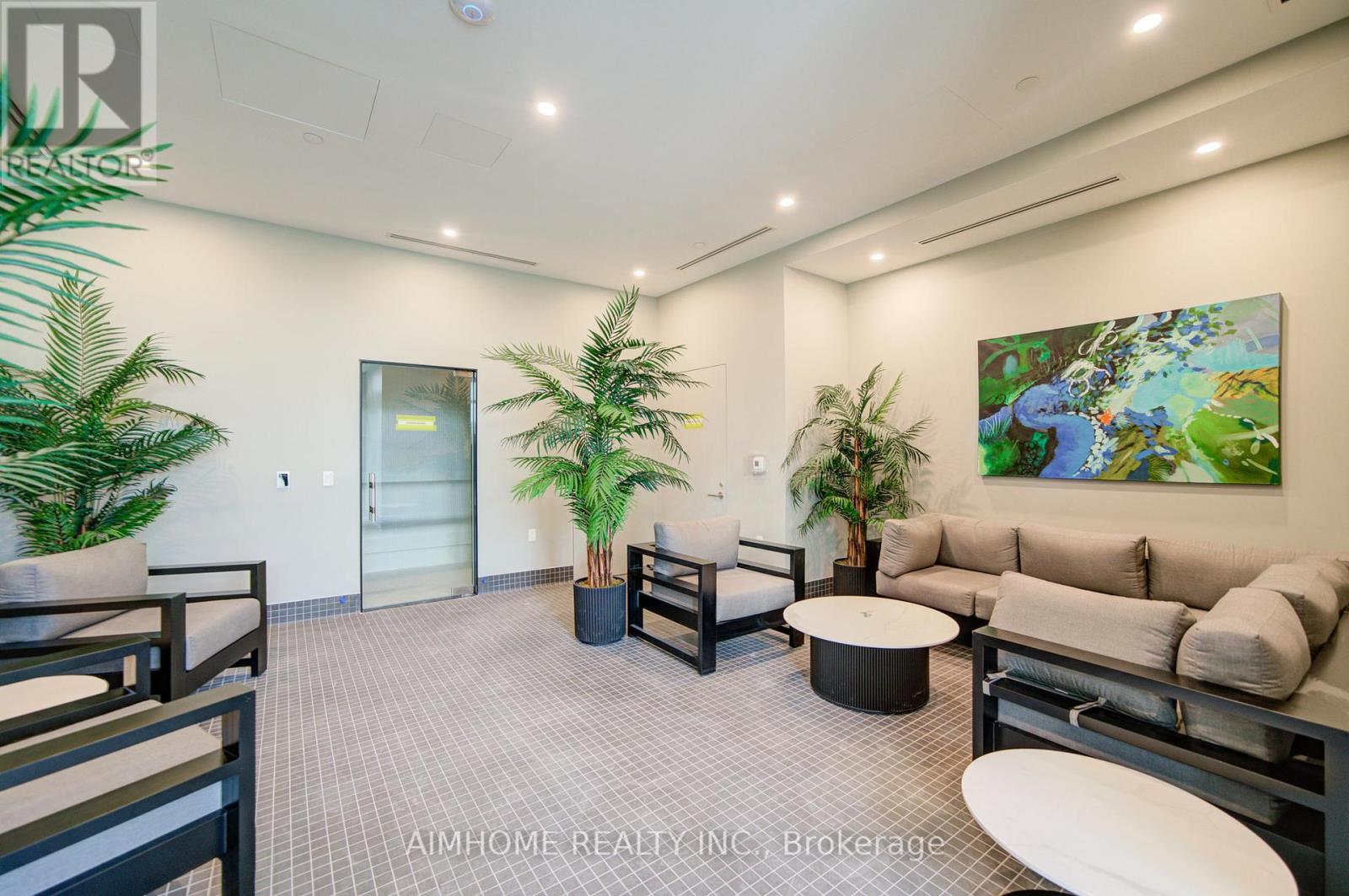 1125 - 5858 Yonge St Street, Toronto, ON - Indoor