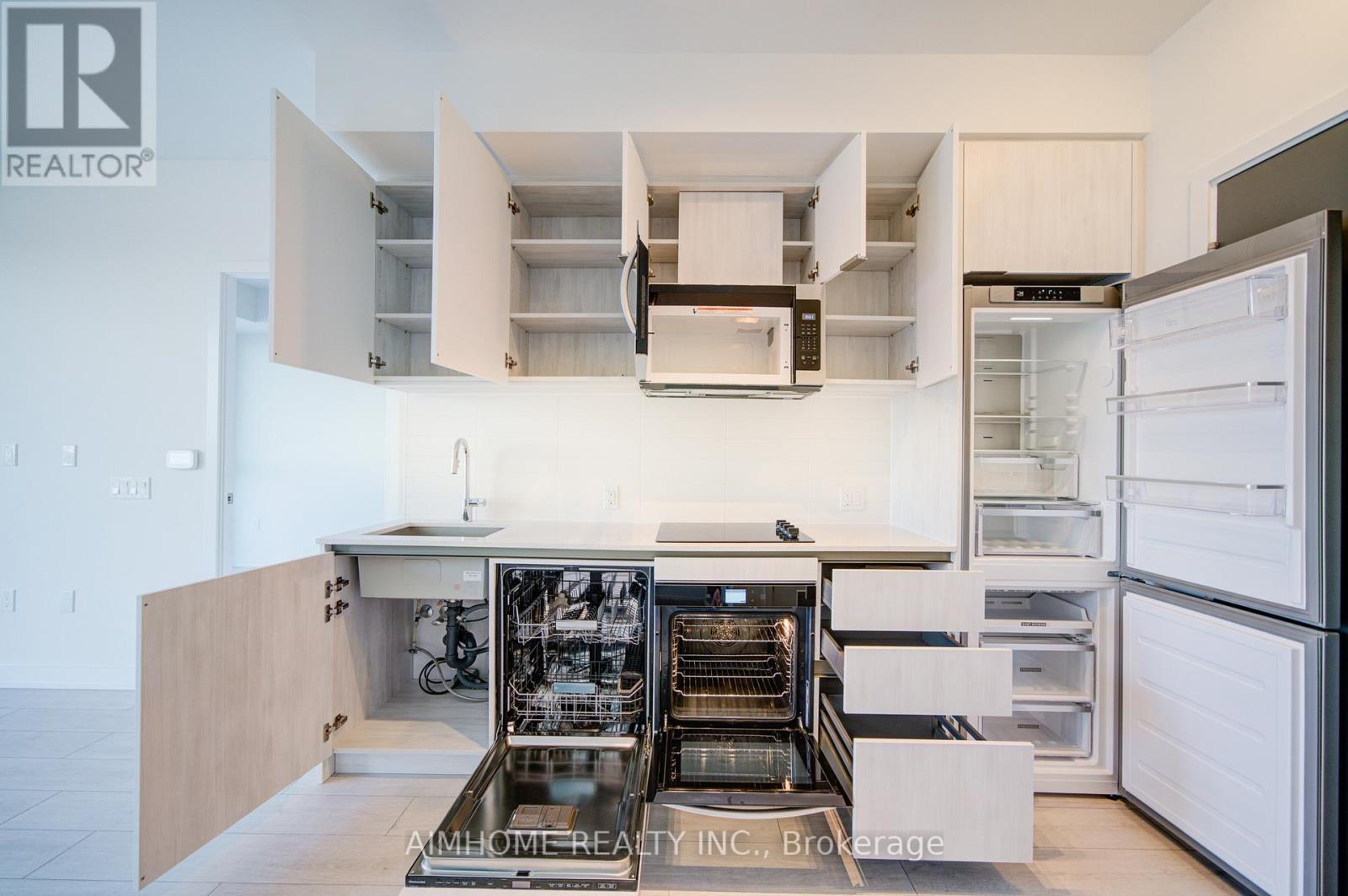 1125 - 5858 Yonge St Street, Toronto, ON - Indoor Photo Showing Kitchen