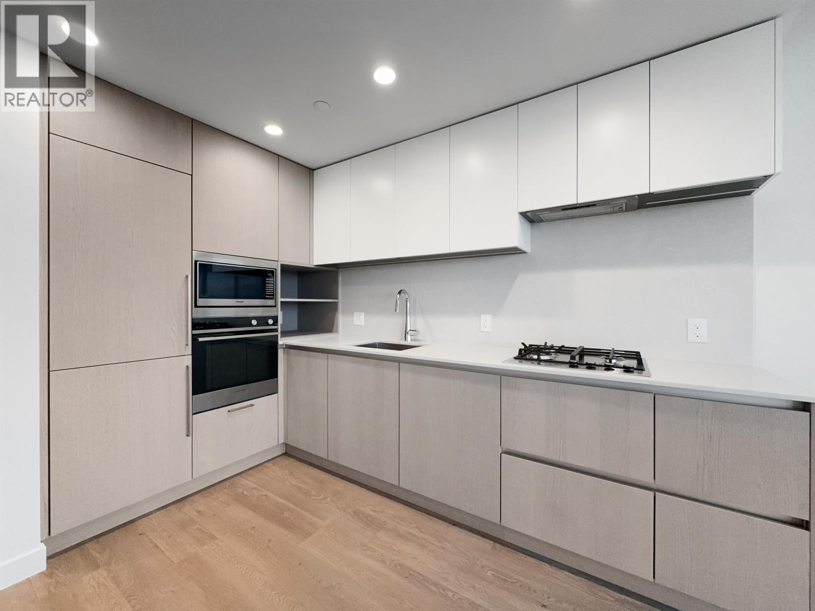 19Xx 5685 Halley Avenue, Burnaby, BC - Indoor Photo Showing Kitchen