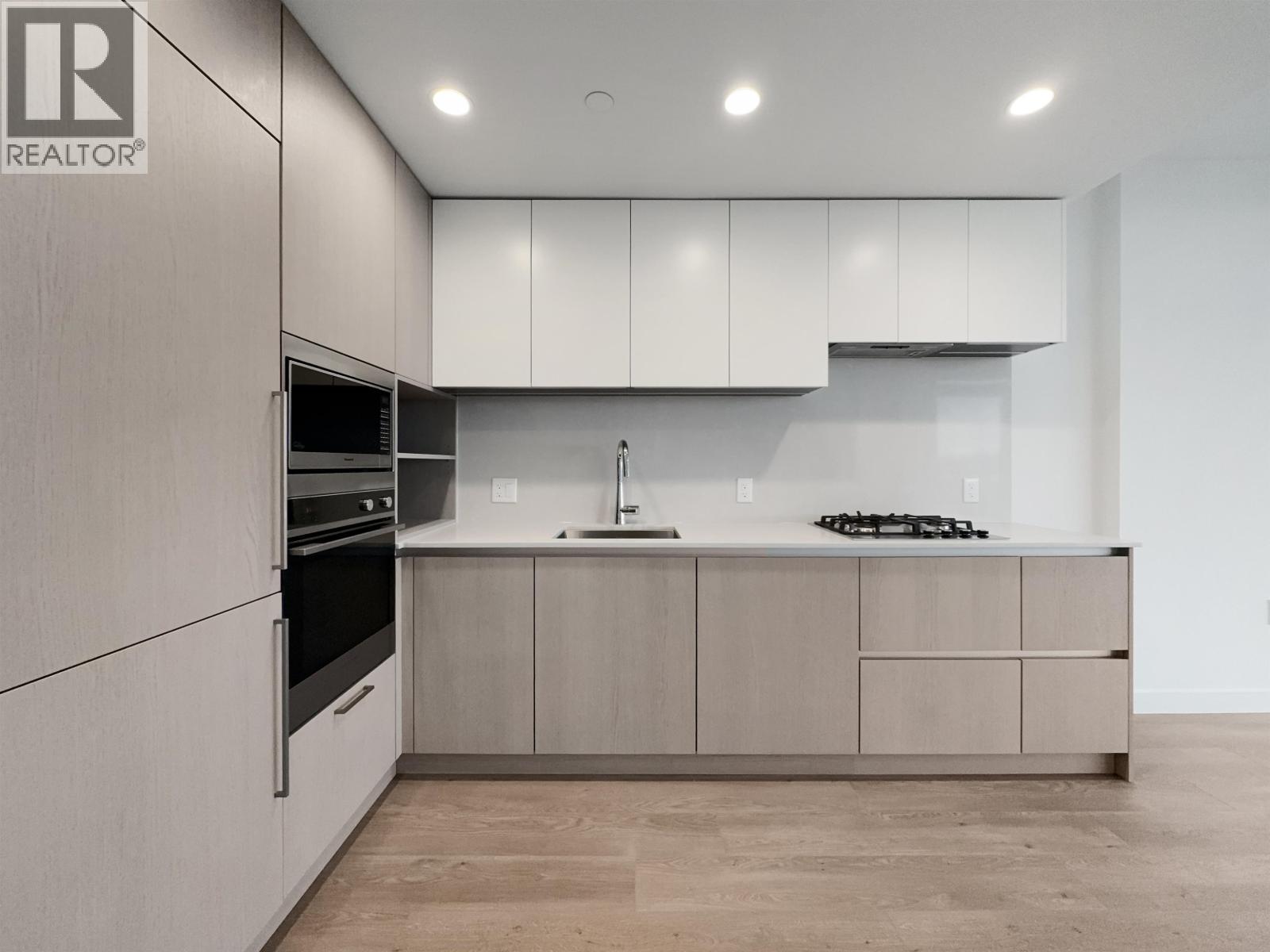 19Xx 5685 Halley Avenue, Burnaby, BC - Indoor Photo Showing Kitchen