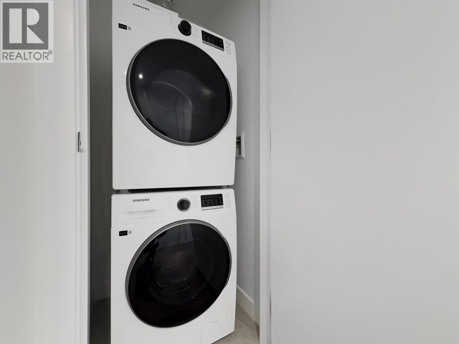 19Xx 5685 Halley Avenue, Burnaby, BC - Indoor Photo Showing Laundry Room