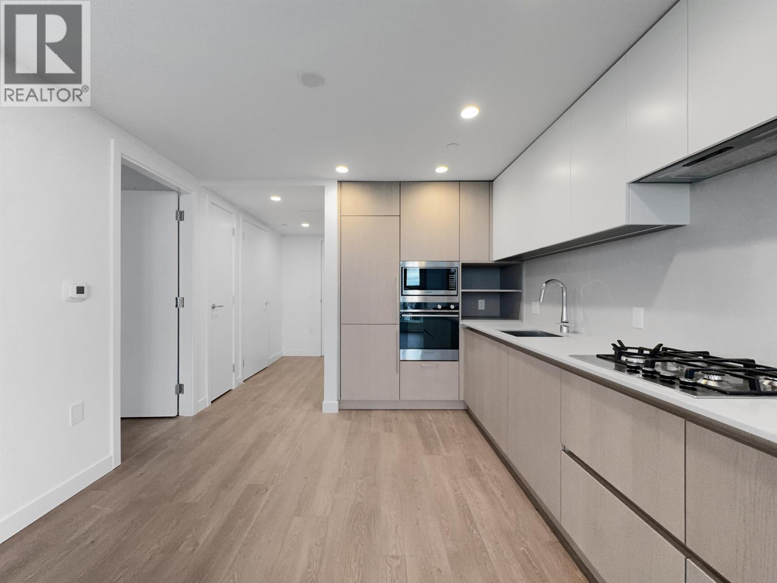 19Xx 5685 Halley Avenue, Burnaby, BC - Indoor Photo Showing Kitchen