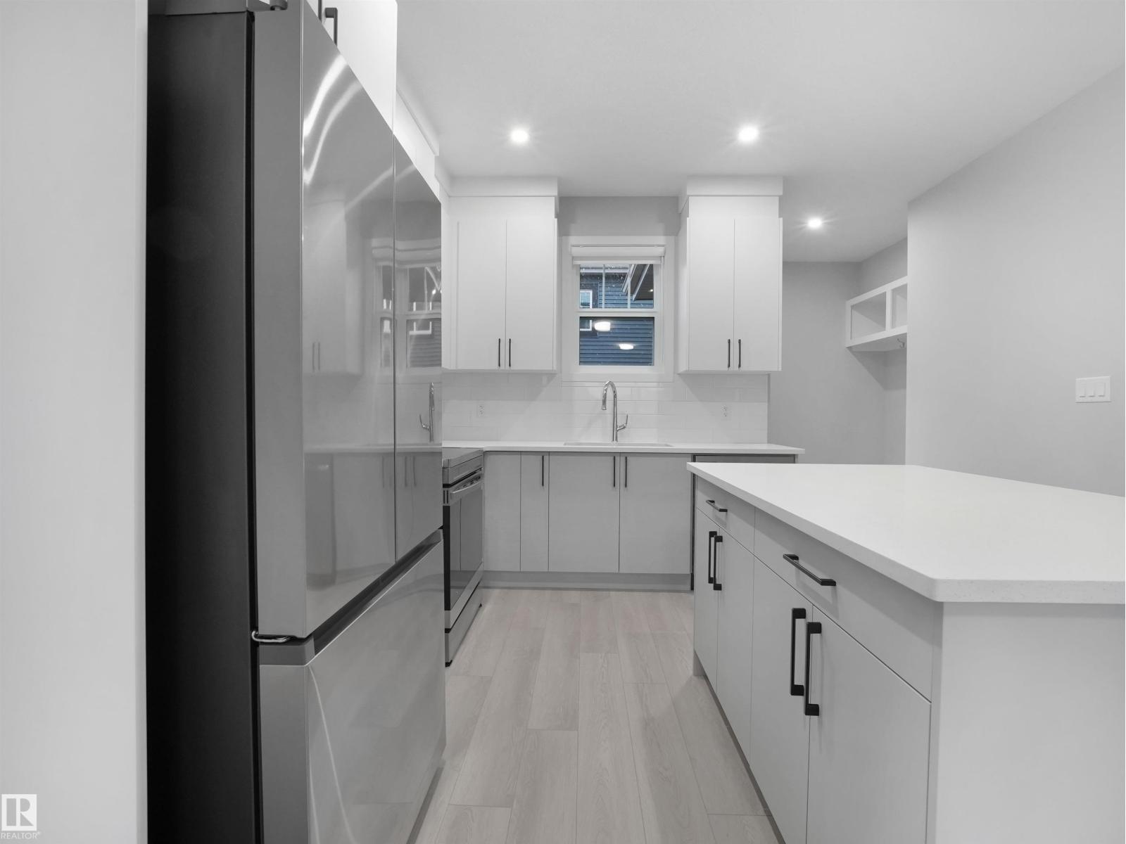 3331 Roy Brown Wy Nw, Edmonton, AB - Indoor Photo Showing Kitchen