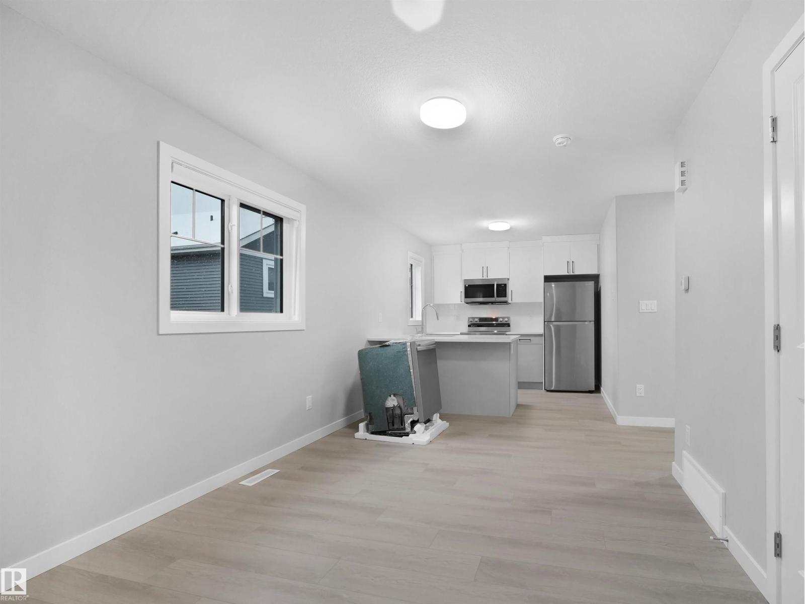 3331 Roy Brown Wy Nw, Edmonton, AB - Indoor Photo Showing Kitchen