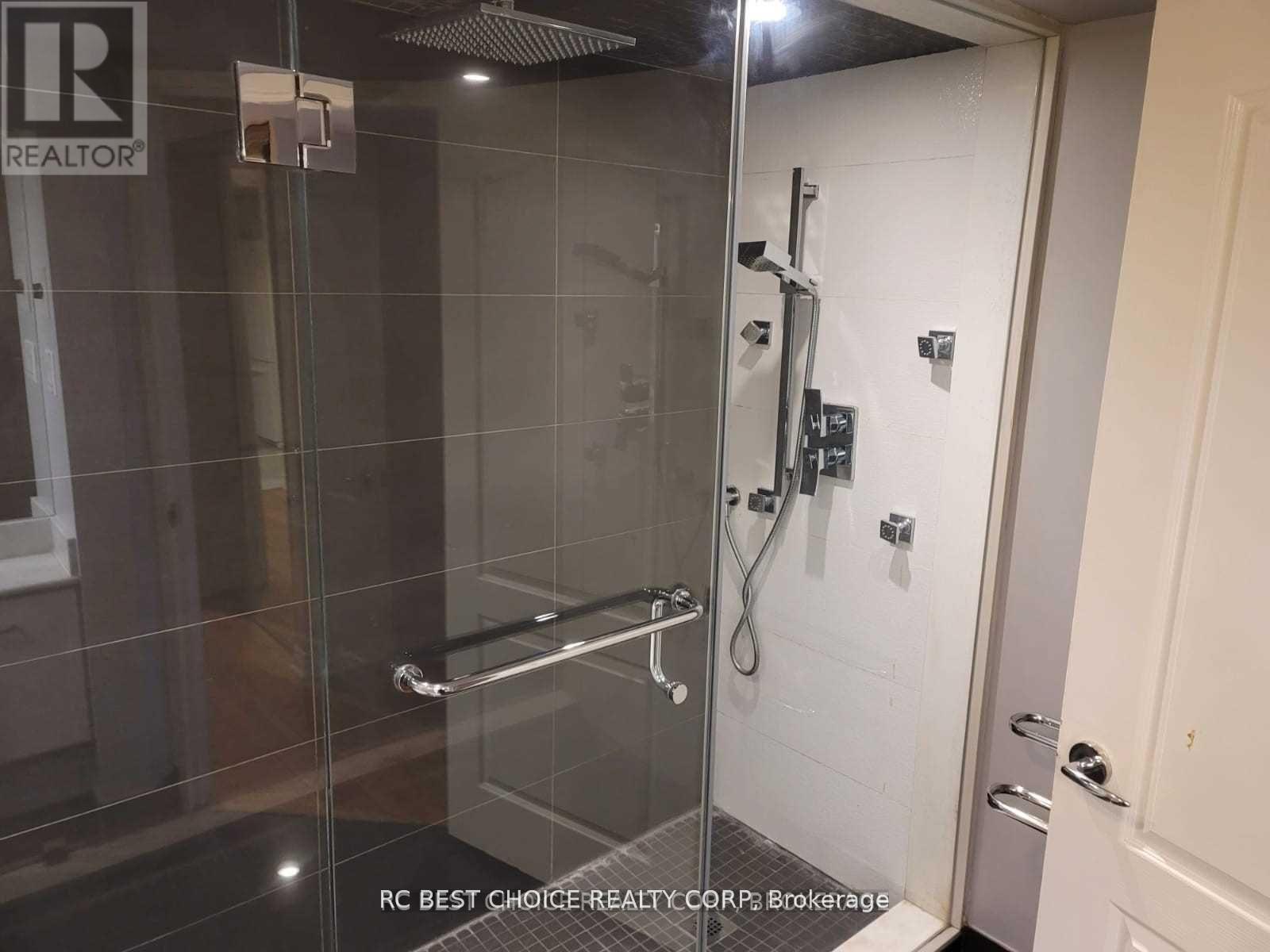 1211 - 38 Elm Street, Toronto, ON - Indoor Photo Showing Bathroom