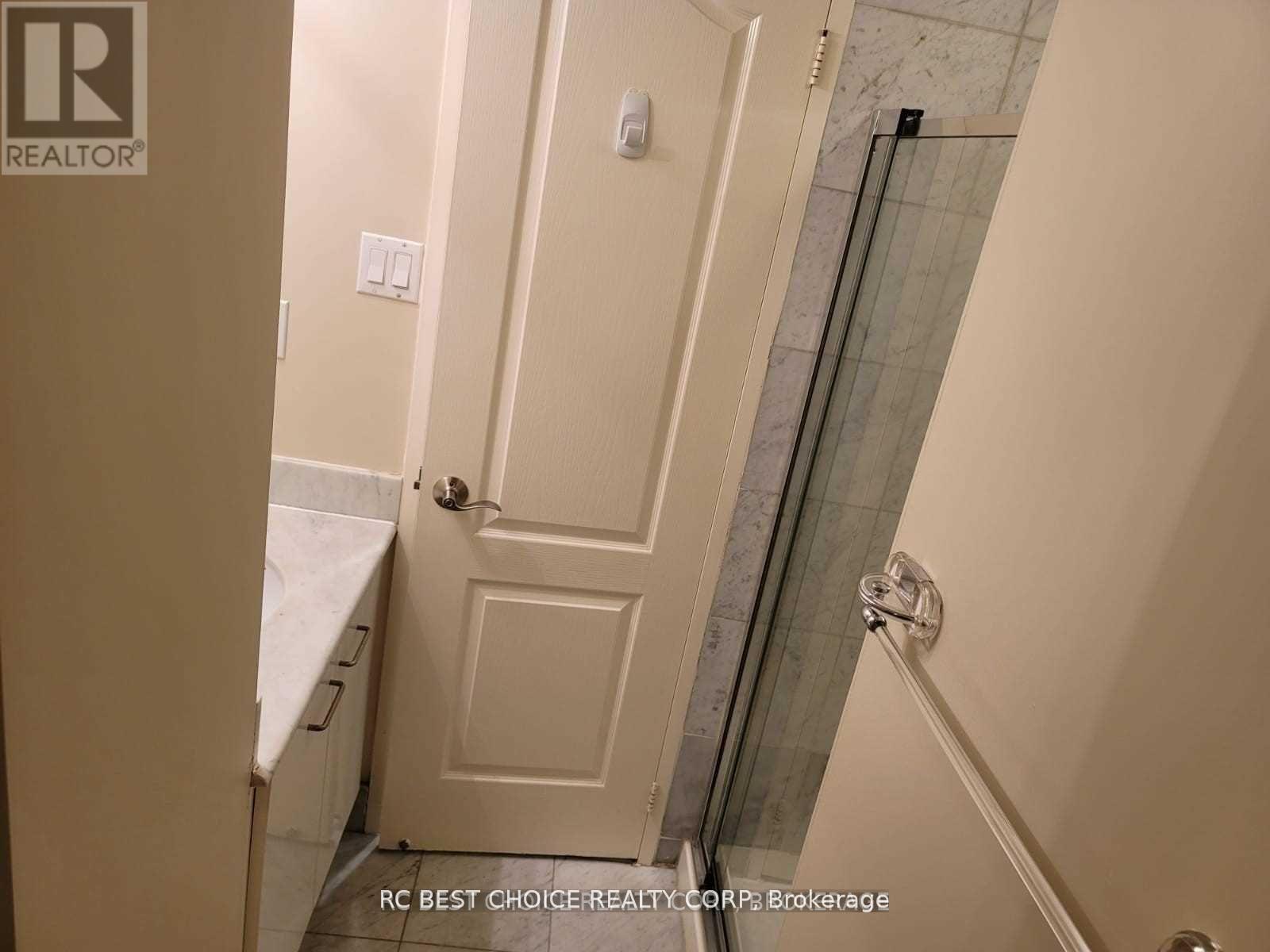 1211 - 38 Elm Street, Toronto, ON - Indoor