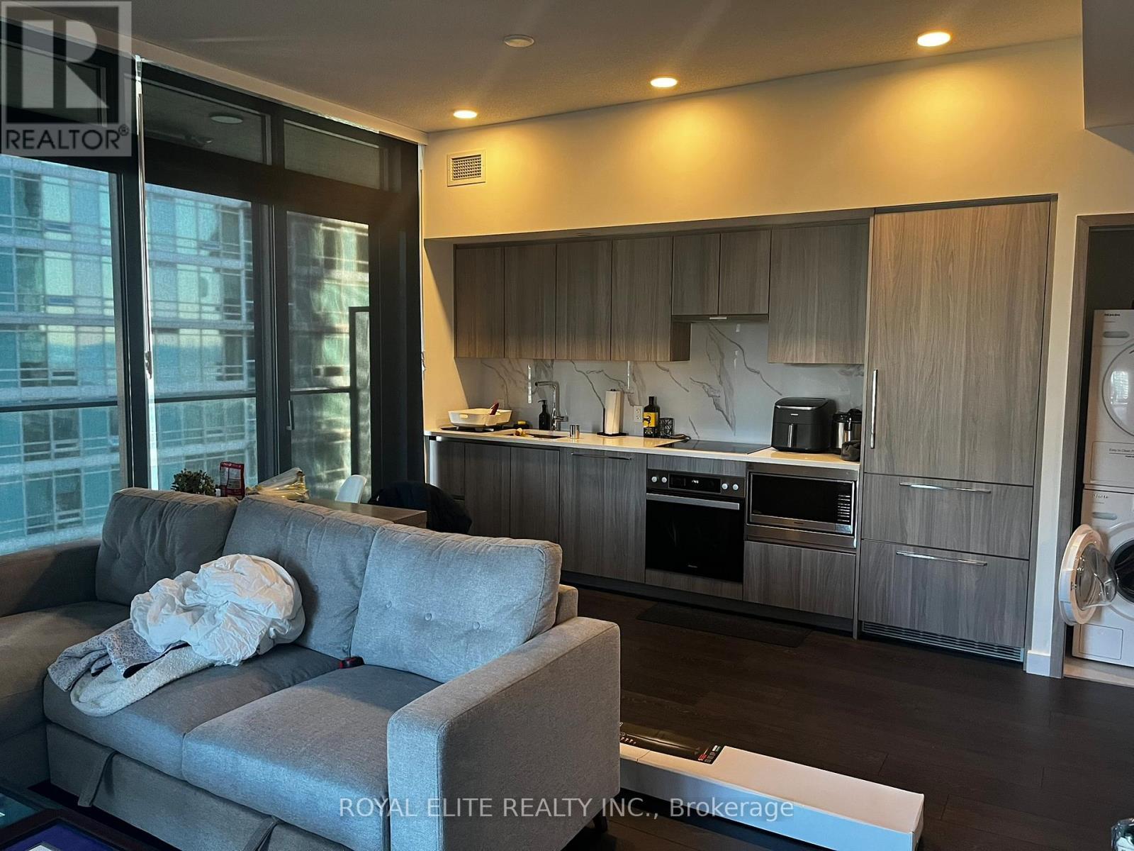 2603 - 1 Concord Cityplace Way, Toronto, ON - Indoor Photo Showing Living Room