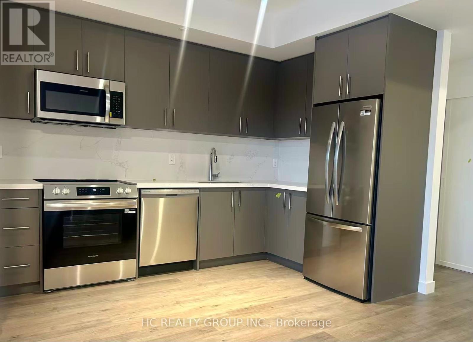 517 - 30 Markdale Lane, Markham, ON - Indoor Photo Showing Kitchen