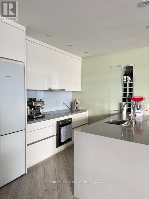 2509 - 208 Queens Quay W, Toronto, ON - Indoor Photo Showing Kitchen With Double Sink