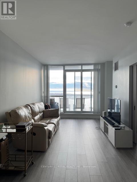 2509 - 208 Queens Quay W, Toronto, ON - Indoor Photo Showing Living Room
