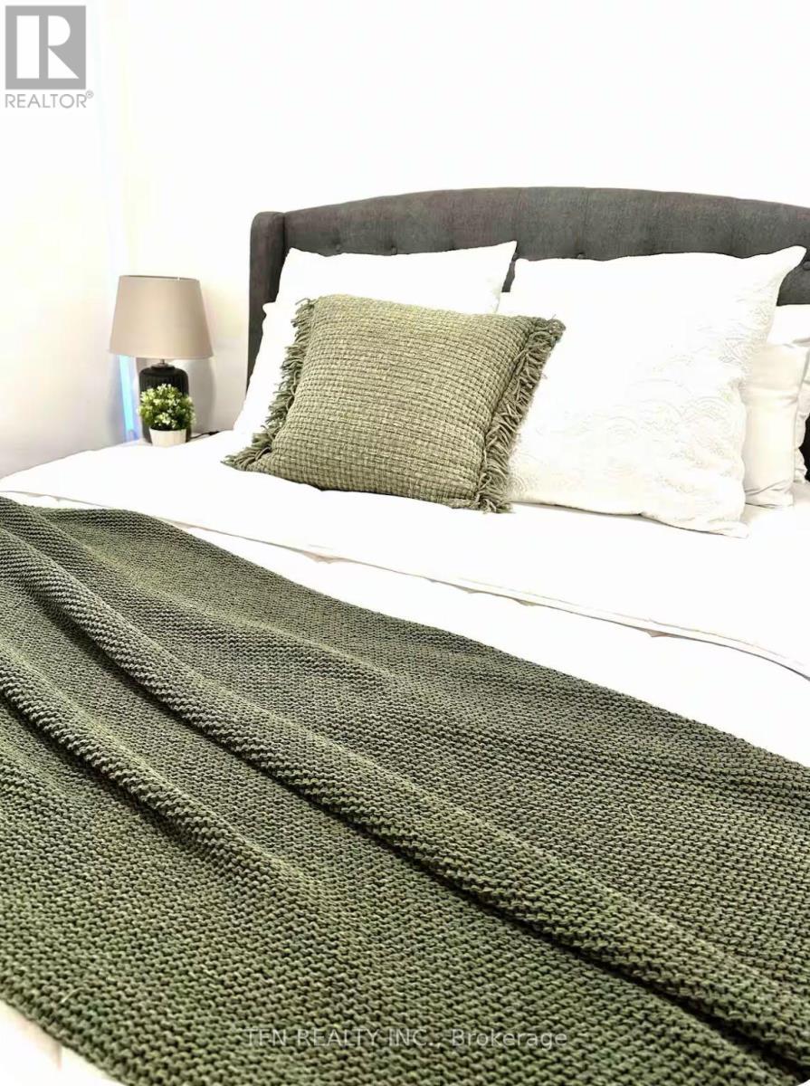 106 - 415 Sea Ray Avenue, Innisfil, ON - Indoor Photo Showing Bedroom