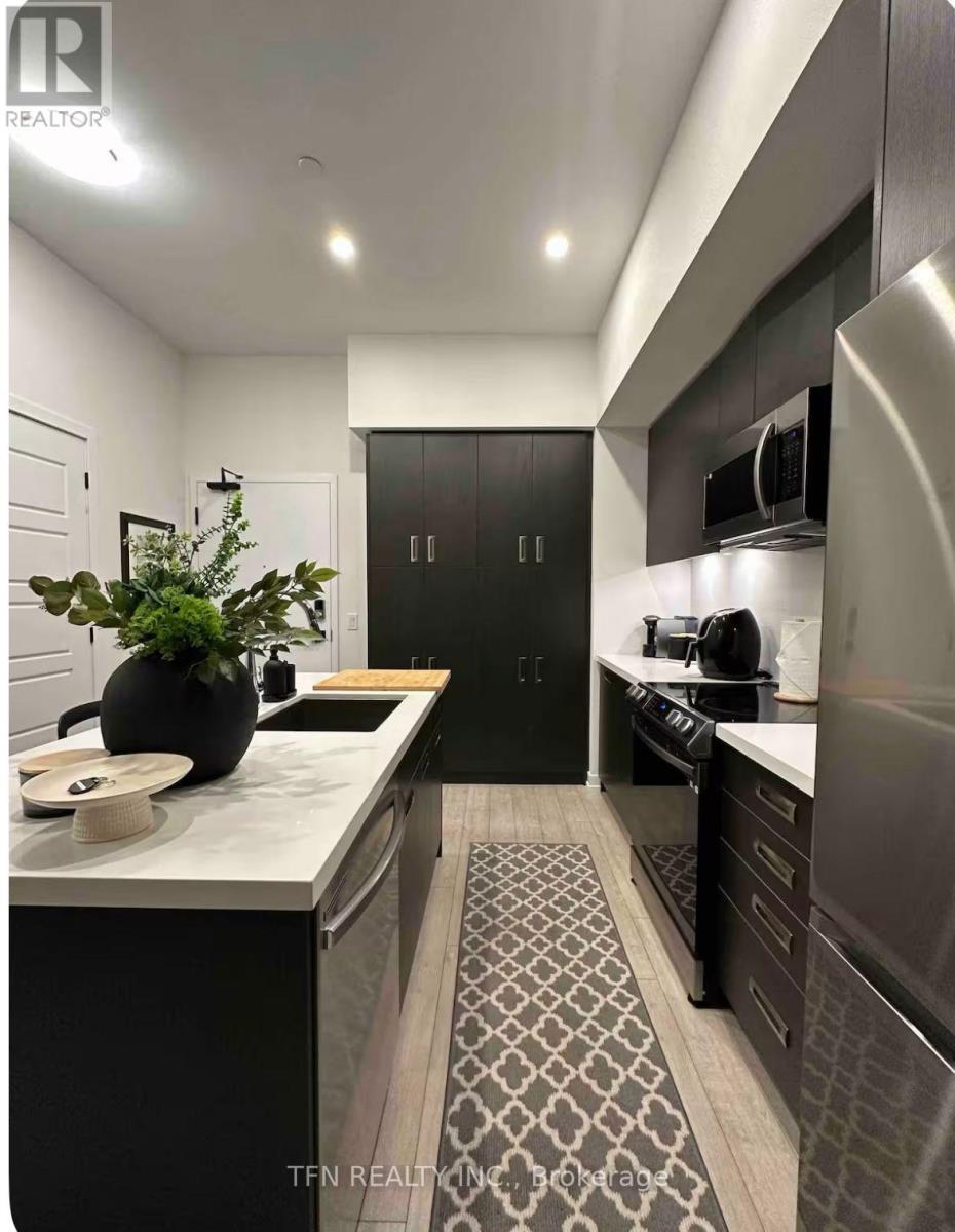 106 - 415 Sea Ray Avenue, Innisfil, ON - Indoor Photo Showing Kitchen