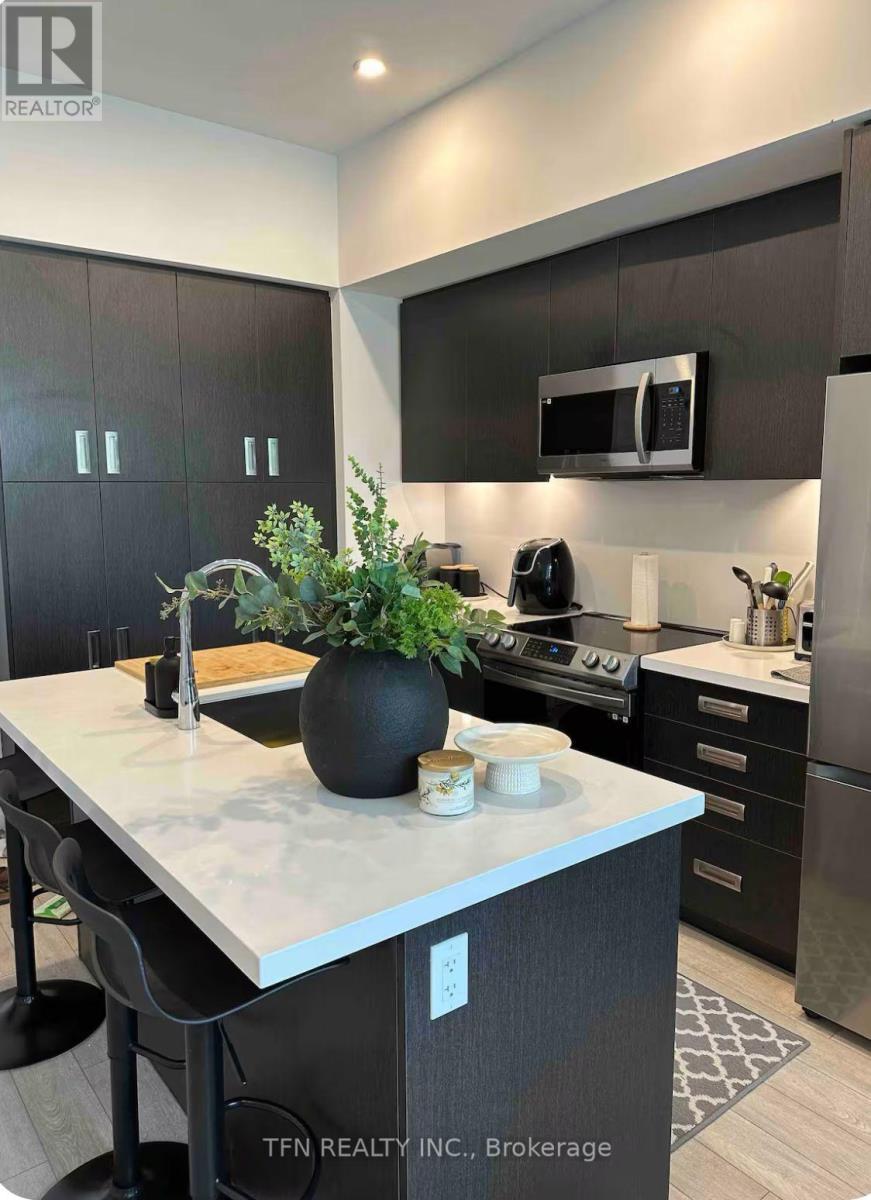 106 - 415 Sea Ray Avenue, Innisfil, ON - Indoor Photo Showing Kitchen With Upgraded Kitchen