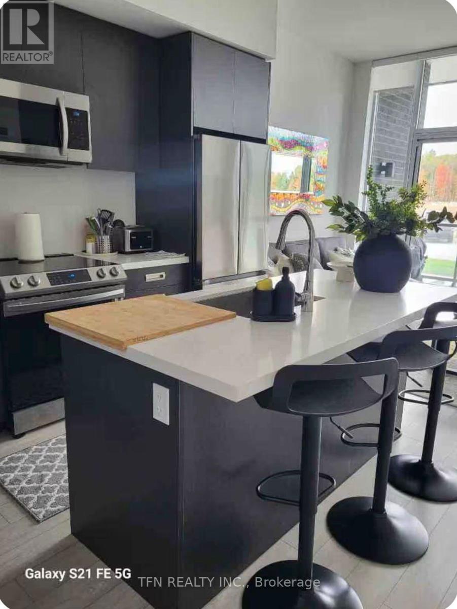 106 - 415 Sea Ray Avenue, Innisfil, ON - Indoor Photo Showing Kitchen
