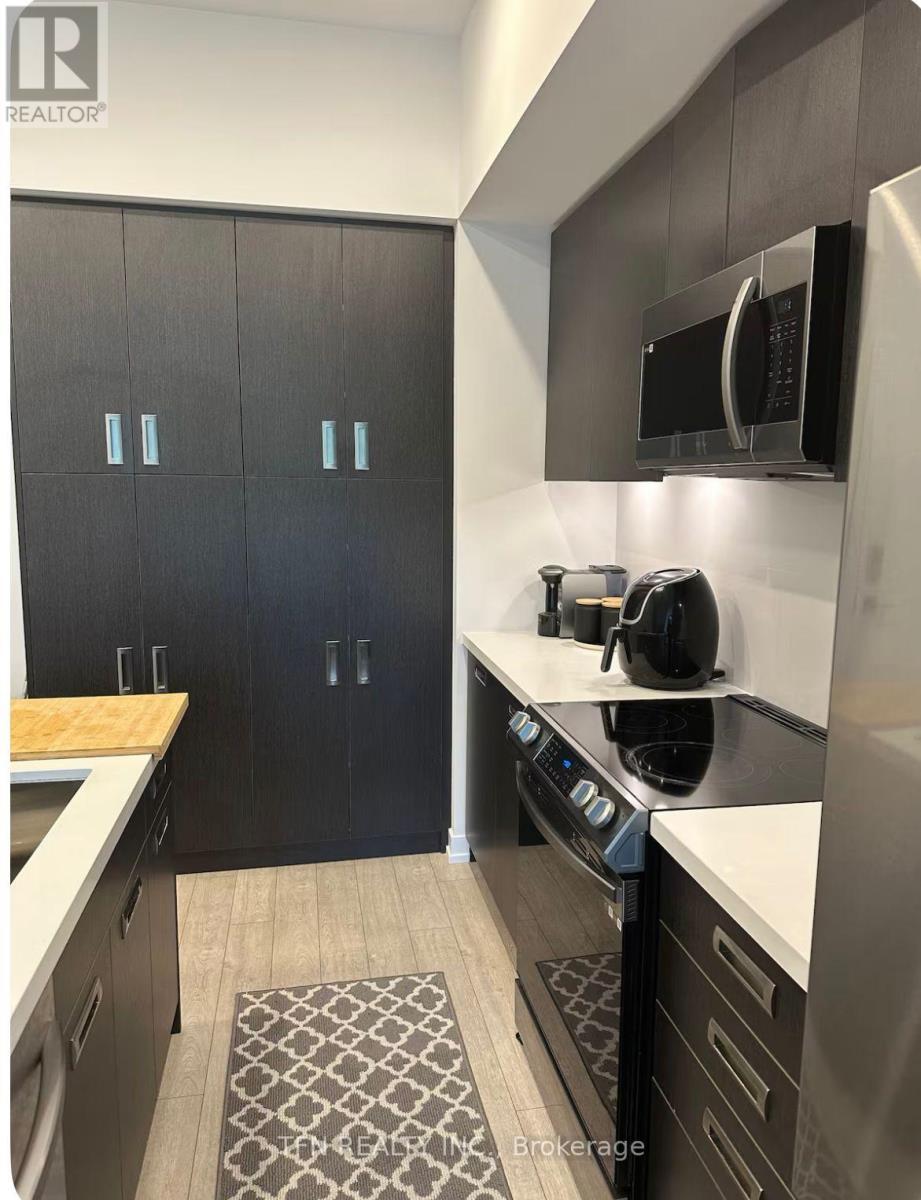 106 - 415 Sea Ray Avenue, Innisfil, ON - Indoor Photo Showing Kitchen With Upgraded Kitchen