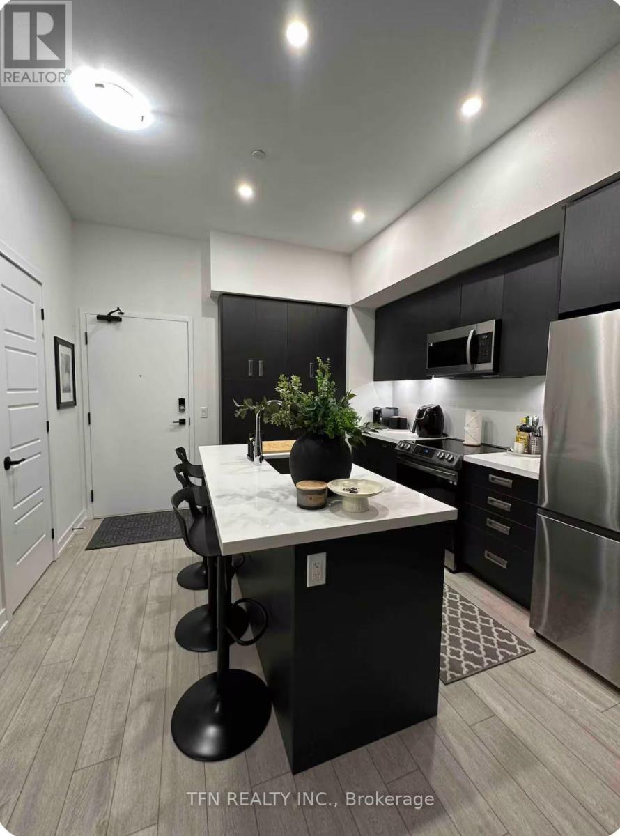 106 - 415 Sea Ray Avenue, Innisfil, ON - Indoor Photo Showing Kitchen With Stainless Steel Kitchen With Upgraded Kitchen