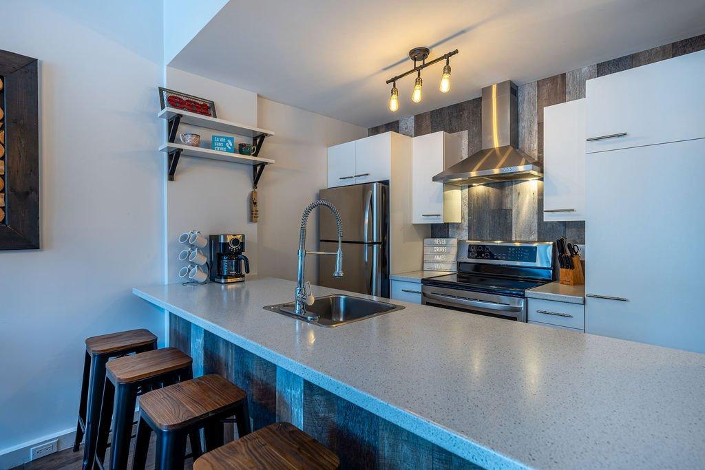Kitchen - 3 Rue De La Ferréolaise, Saint-Ferréol-Les-Neiges, QC - Indoor Photo Showing Kitchen