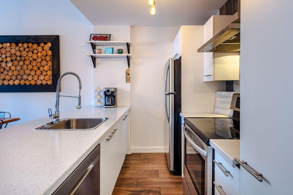 Kitchen - 3 Rue De La Ferréolaise, Saint-Ferréol-Les-Neiges, QC - Indoor Photo Showing Kitchen