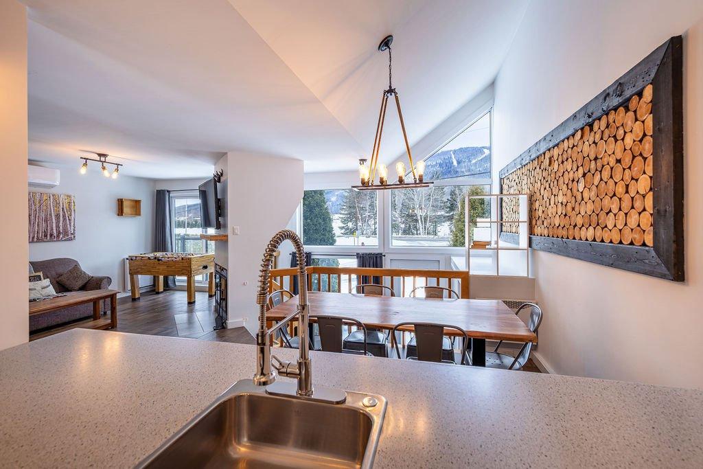 Kitchen - 3 Rue De La Ferréolaise, Saint-Ferréol-Les-Neiges, QC - Indoor Photo Showing Dining Room