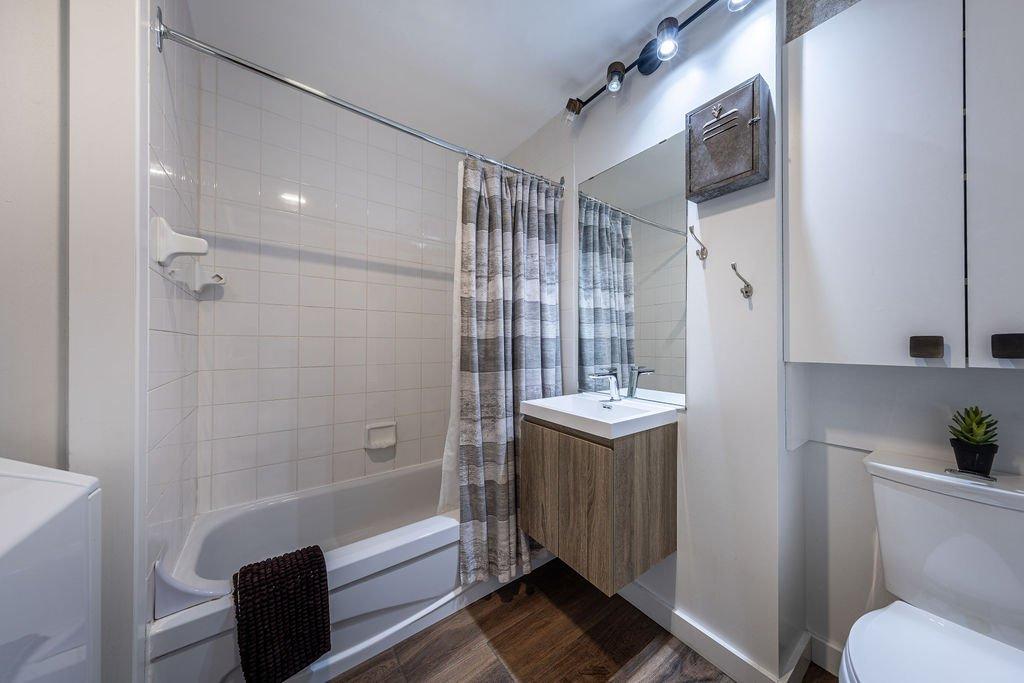 Bathroom - 3 Rue De La Ferréolaise, Saint-Ferréol-Les-Neiges, QC - Indoor Photo Showing Bathroom