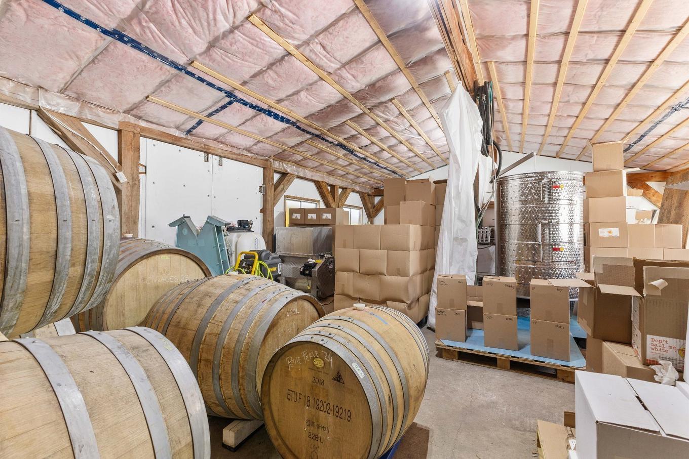 Commerce - 136 Rg Grand-Sabrevois, Sainte-Anne-De-Sabrevois, QC - Indoor Photo Showing Other Room