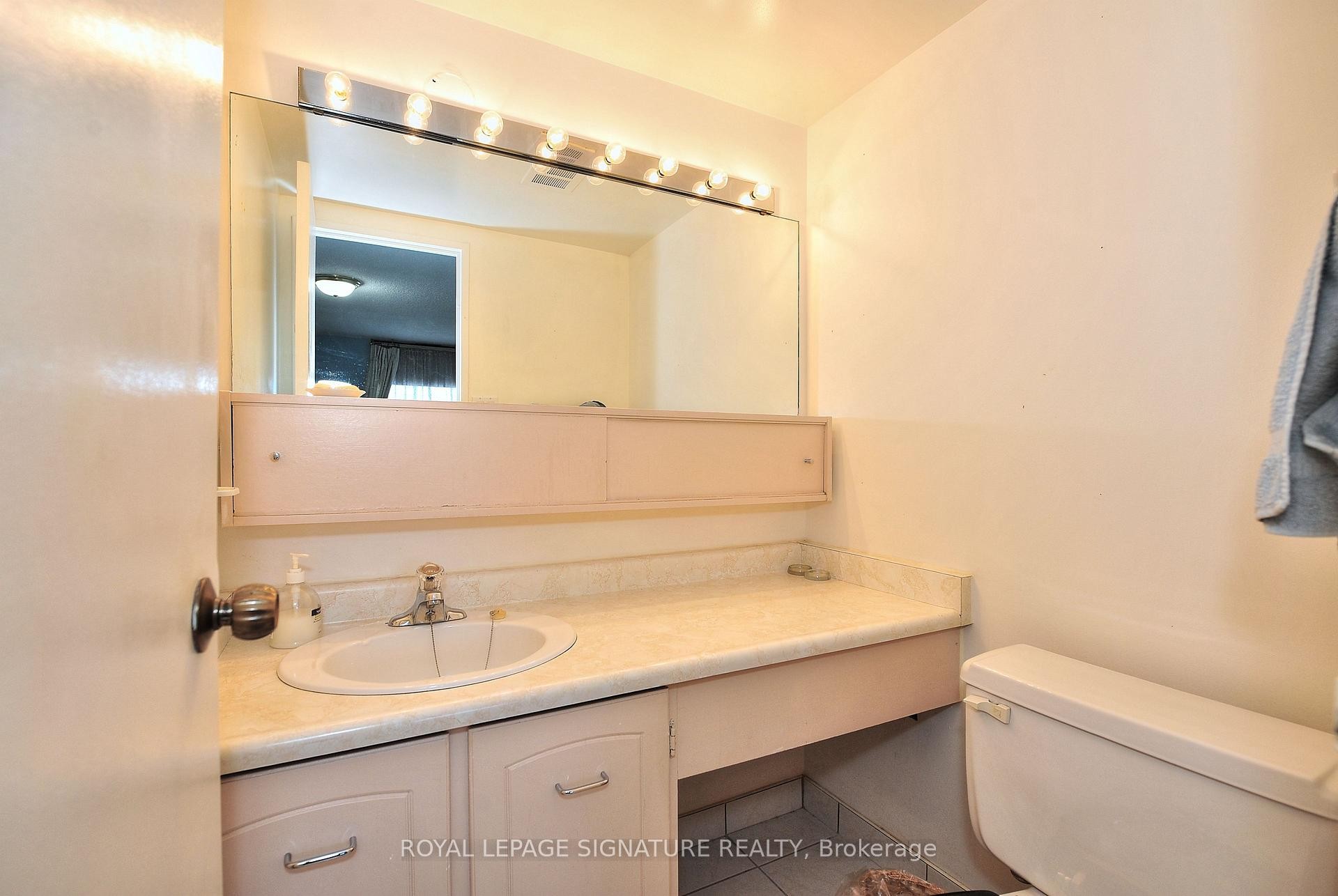 1208-7811 Yonge Street, Markham, ON - Indoor Photo Showing Bathroom