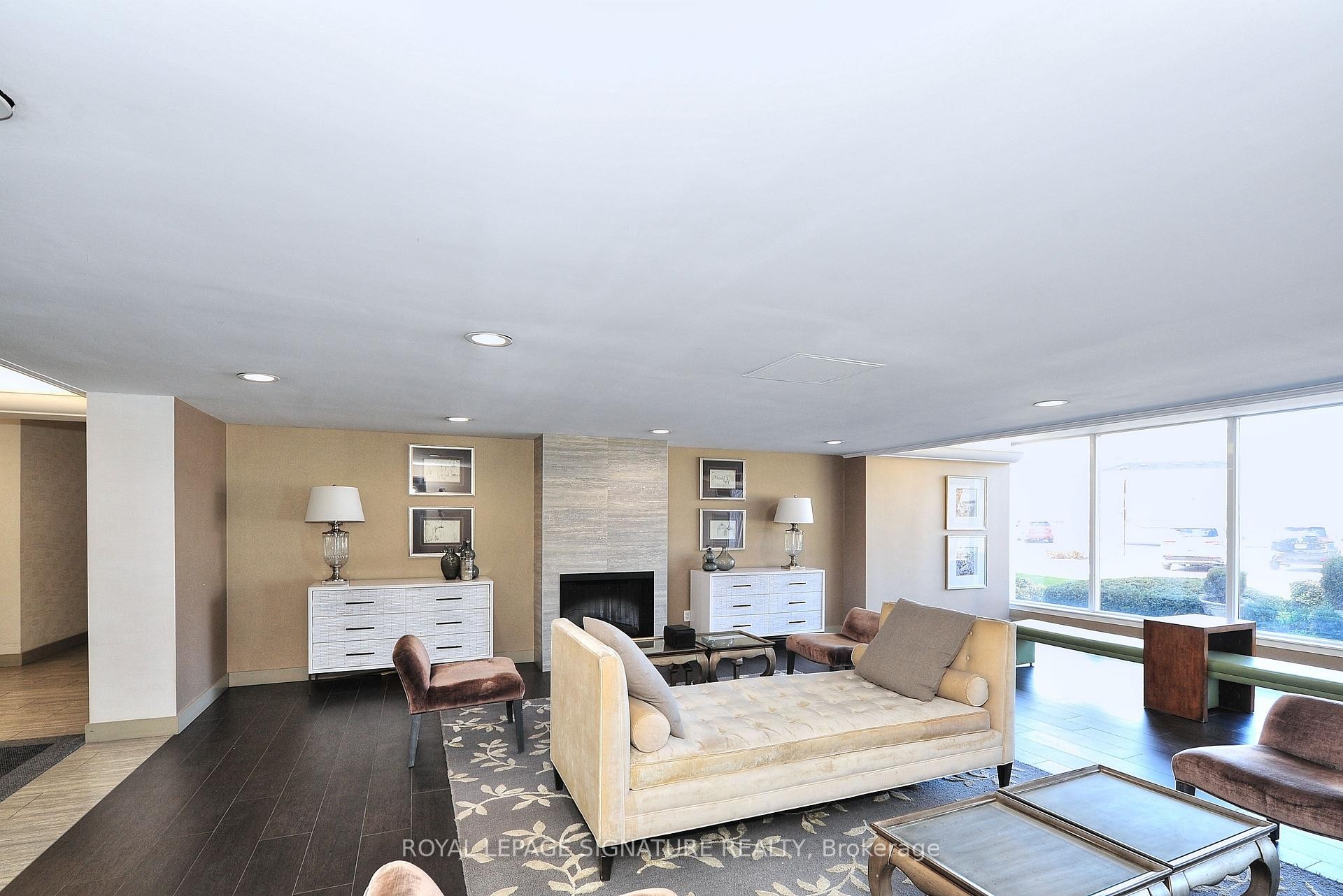 1208-7811 Yonge Street, Markham, ON - Indoor Photo Showing Living Room With Fireplace