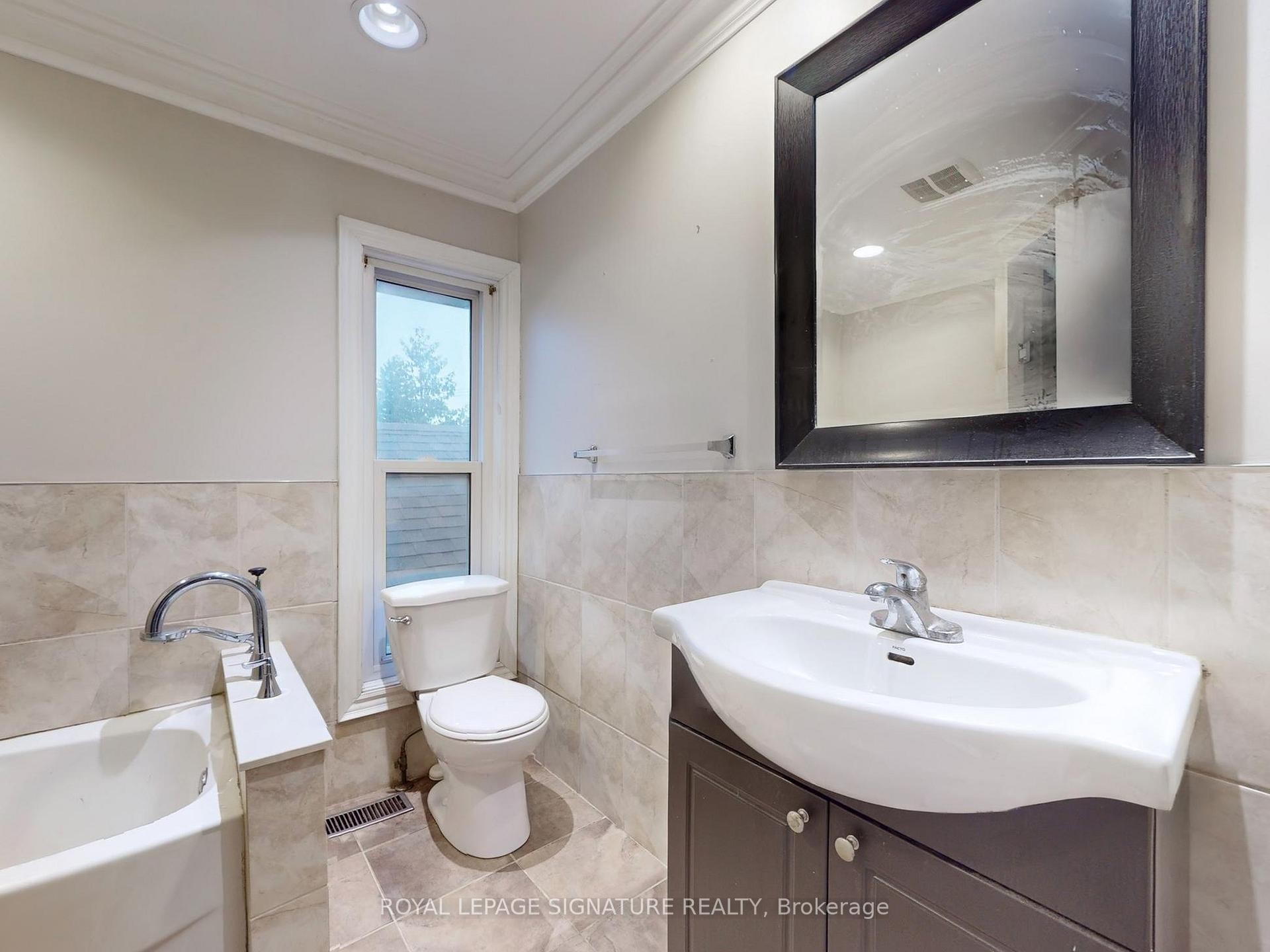 73 Buttonwood Avenue, Toronto, ON - Indoor Photo Showing Bathroom